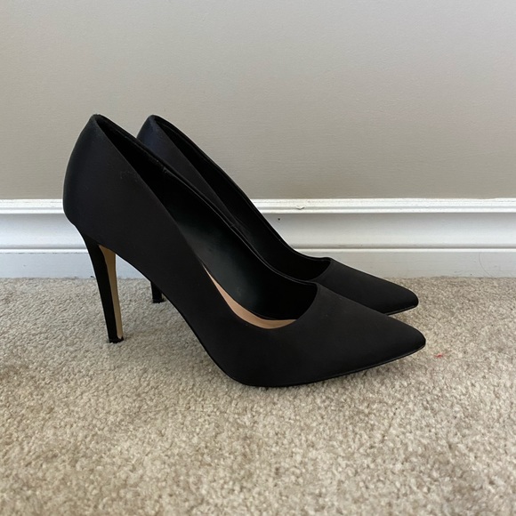 Size 8 point high heels - Picture 3 of 3